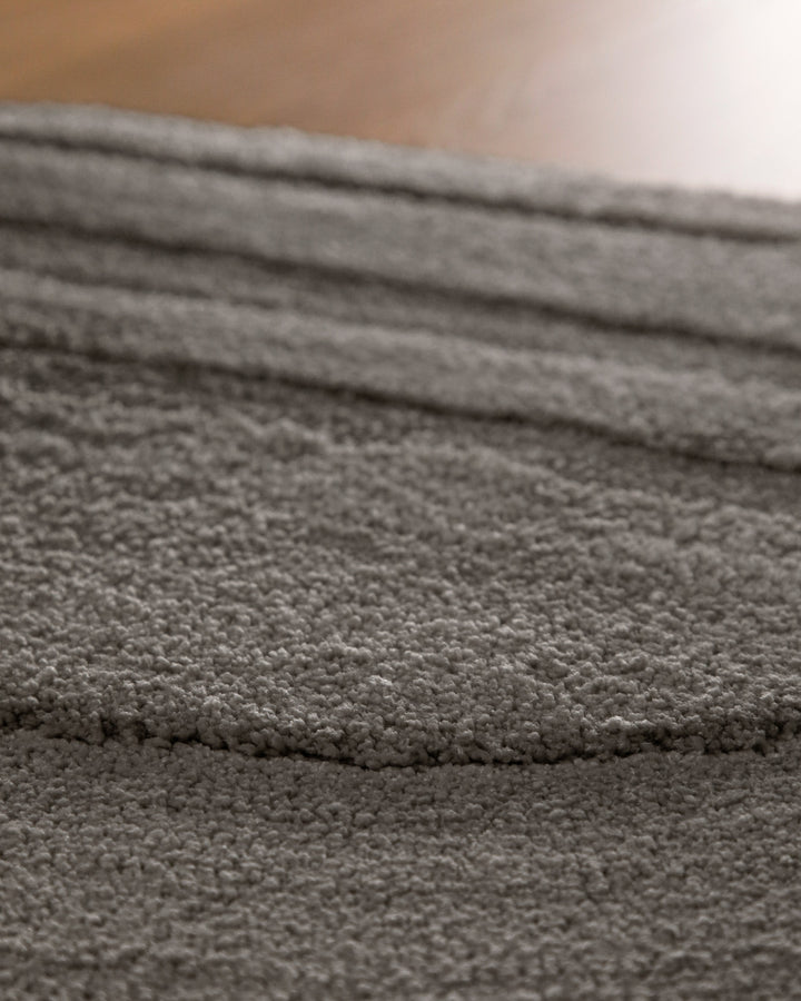 Badteppich Marc Basalt Grau Nahaufnahme der Florstruktur, Linienrelief im dichten Teppichflor sichtbar