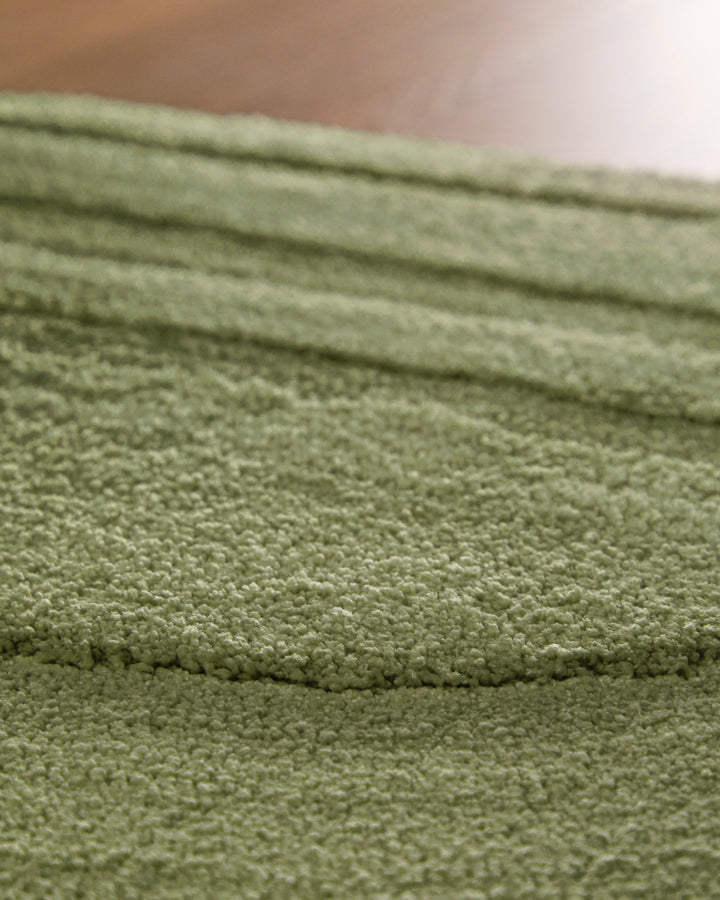 Badteppich Marc Reseda Grün Nahaufnahme der Florstruktur, Linienrelief im dichten Teppichflor sichtbar