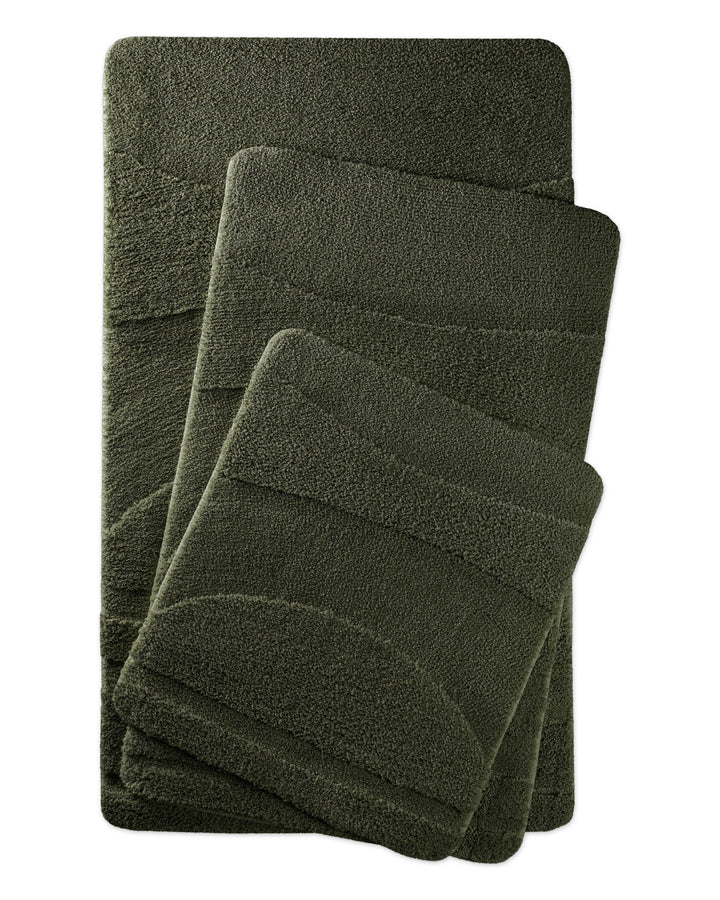 Badteppich Marc Kiefer Grün zwei rechteckige Matten übereinander gelegt, Draufsicht mit geometrischem Reliefmuster