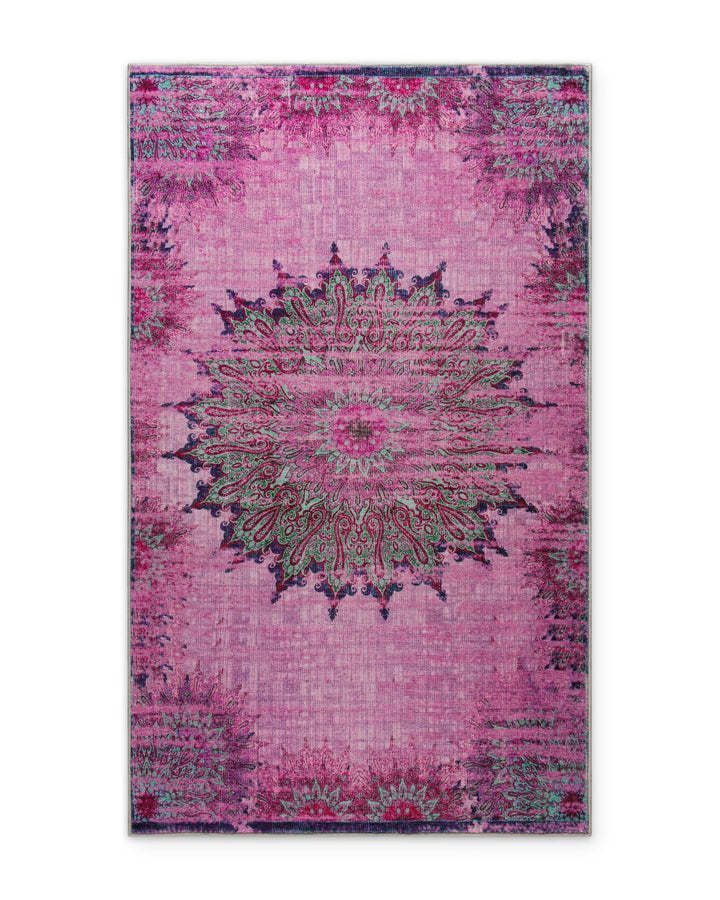 Vintage-Badteppich Healing in Violett-Multi als Freisteller mit großem orientalischem Mandala.