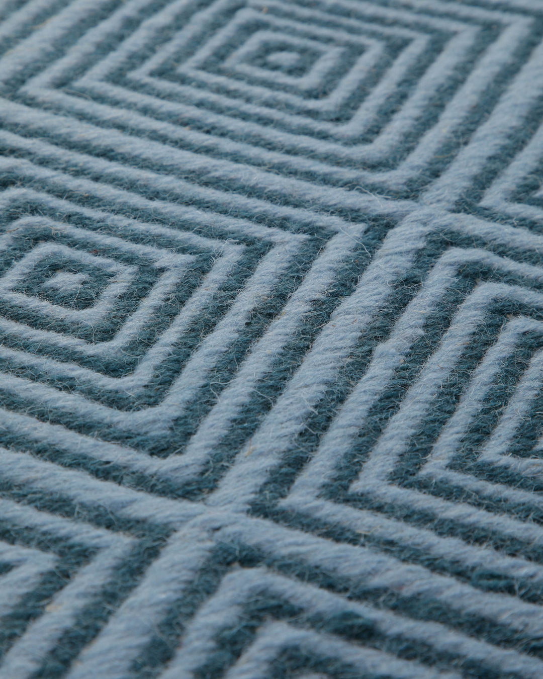 Handwebteppich Wolle Rautenmuster blau 160x230 cm – Close-up der Webart