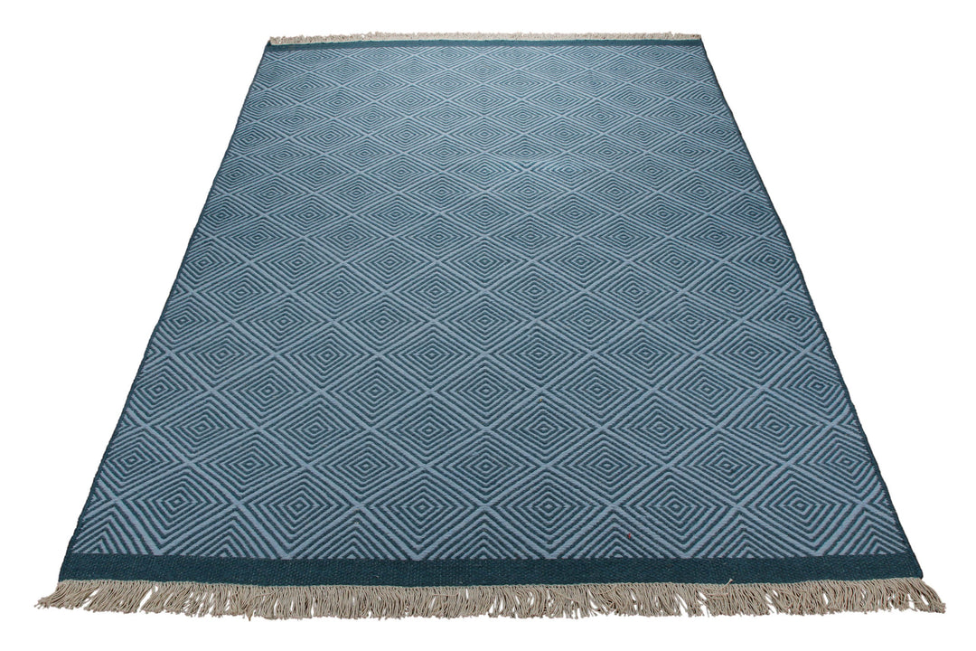 Handwebteppich Wolle Rautenmuster blau 160x230 cm – dekorativ im Raum inszeniert