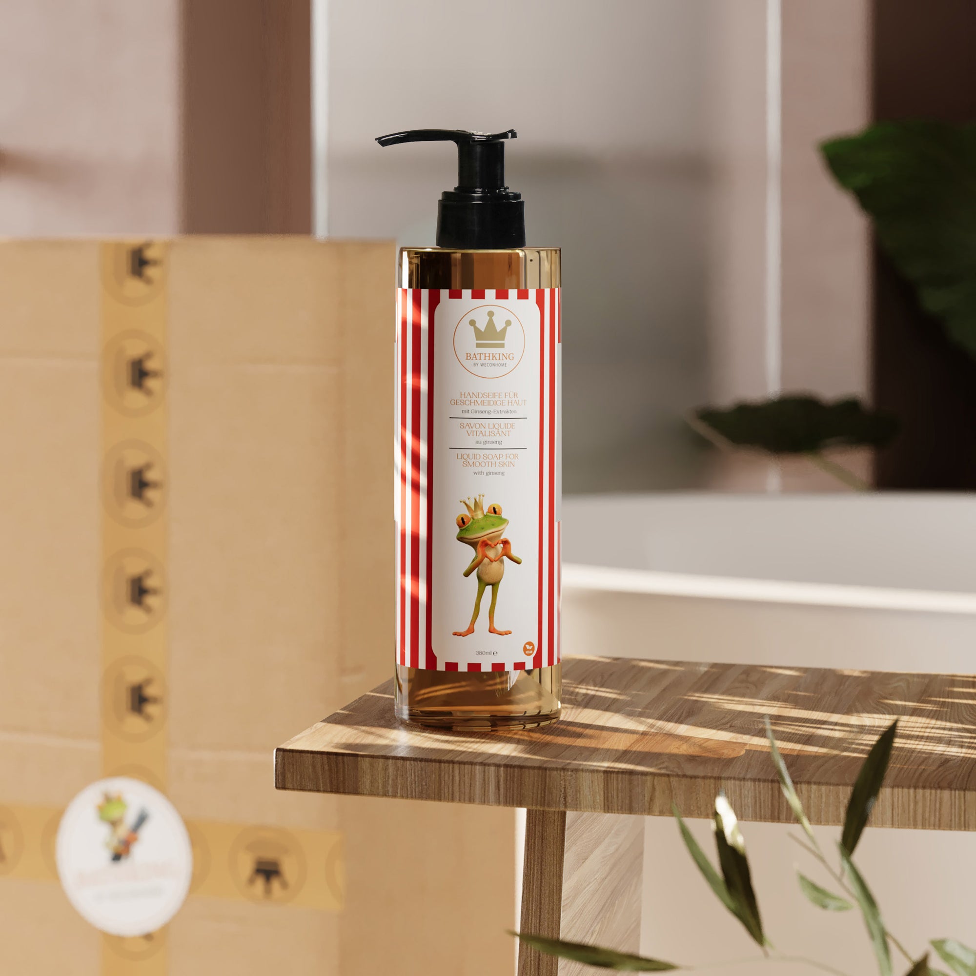 Quadratisches Bild einer Ginseng Handseife mit Frosch Etikett im Sonnenlicht