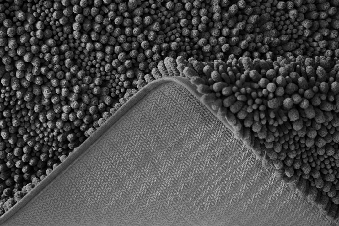 Rückseite des Cooper-Teppichs mit Anti-Rutsch-Beschichtung, umgeschlagene Ecke