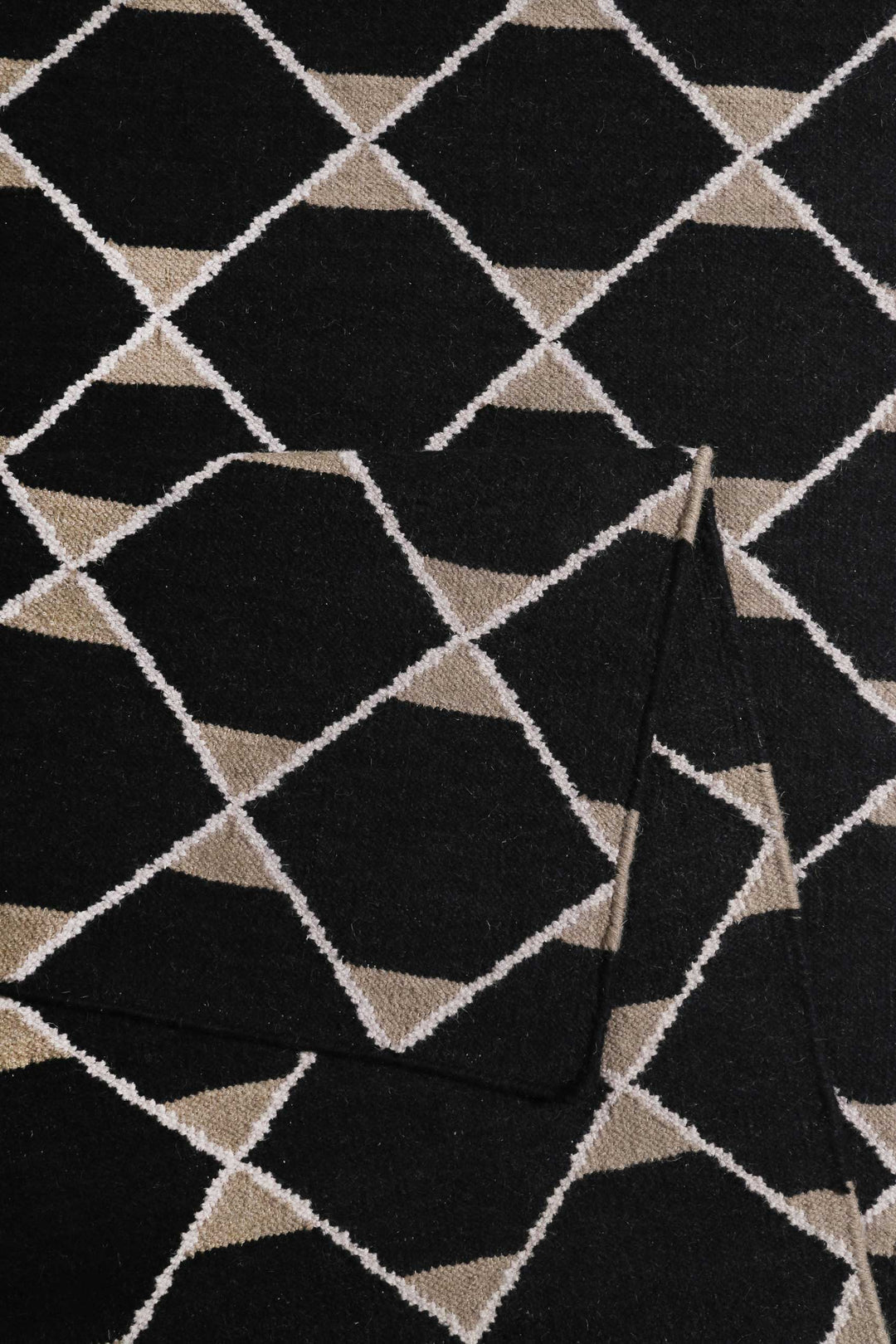 Aaron Kelim Teppich schwarz Kurzflor rechteckig