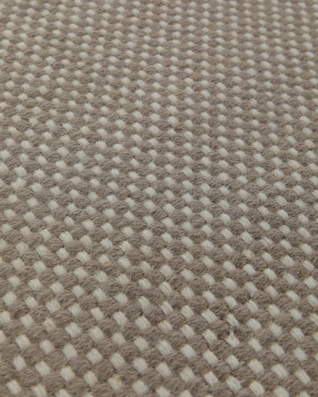 Handwebteppich Wolle Feinstruktur greige 160x230 cm – Detailaufnahme der Musterung