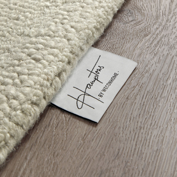 Stimmungsbild der Hamptons Teppichkollektion in modernem Interieur mit ruhiger, eleganter Raumwirkung.