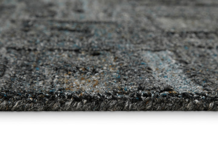 Detailaufnahme der Textiloberfläche des Hamptons FORTYTWO Teppichs mit fein ausgearbeiteter Webstruktur.