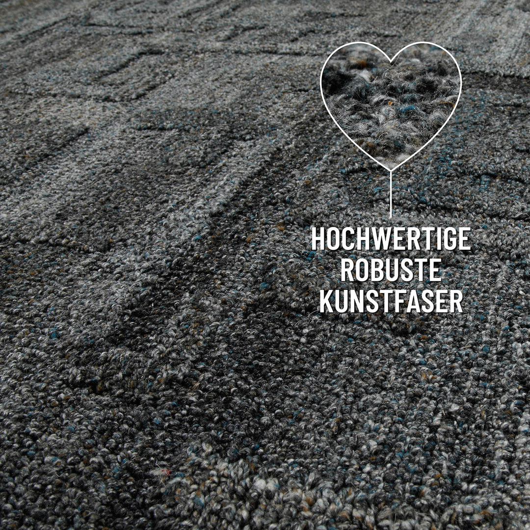 Detailbild der seitlichen Kante des Hamptons FORTYTWO Wohnteppichs mit präziser Nahtführung.