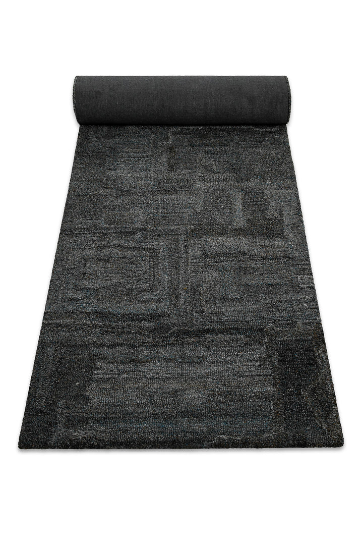 Perspektivische Aufnahme des Hamptons FORTYTWO Läufers mit betonter Musterführung und hochwertiger Verarbeitung.