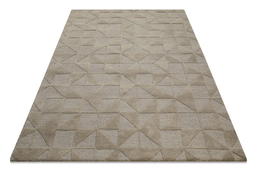 Schräg aufgenommener Hamptons THIRTYSEVEN Wohnteppich, der die besondere Textur und das Design betont.