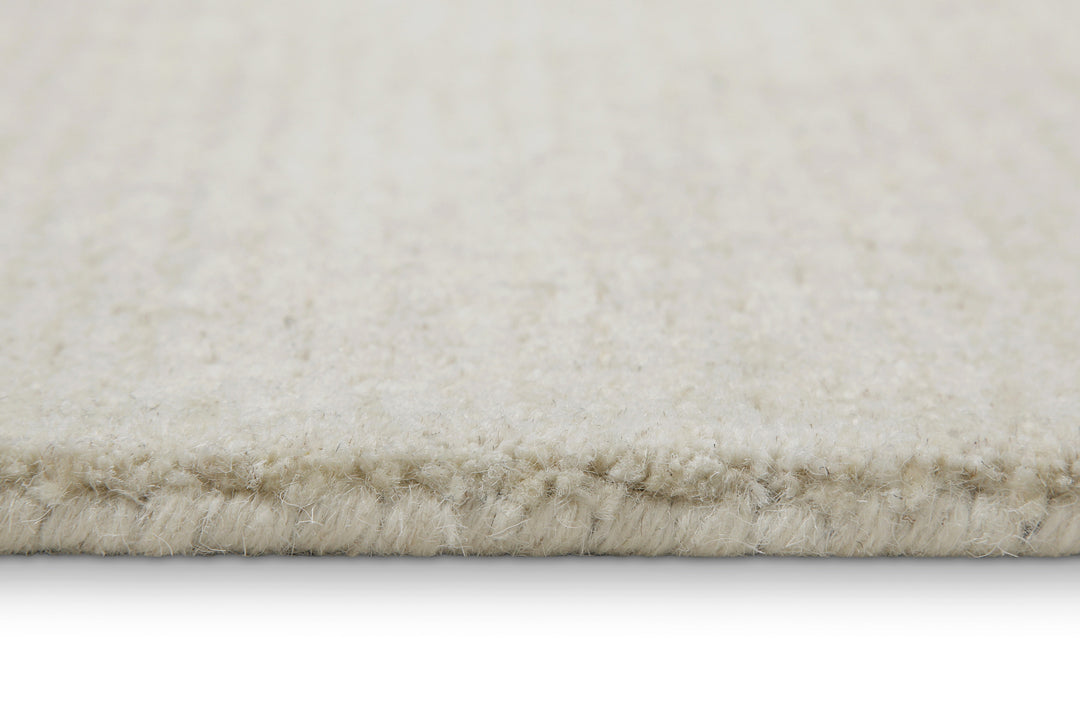 Detailaufnahme des Hamptons THIRTYTWO Teppichs mit klar erkennbarer Webstruktur und präziser Musterführung im Flor.