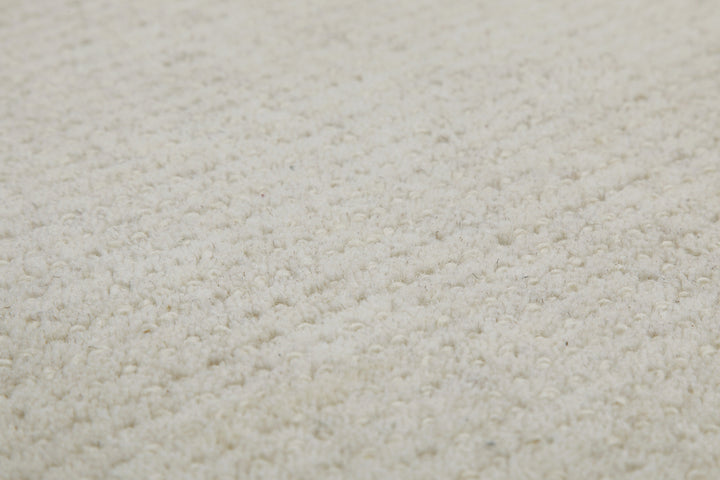 Detailbild des Hamptons THIRTYTWO Wohnteppichs mit sichtbar strukturierter Floroptik und moderner Ausstrahlung.