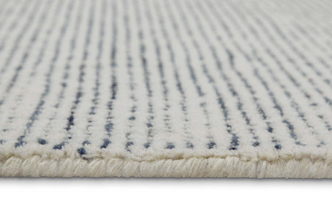 Detailaufnahme der Teppichoberfläche vom Hamptons THIRTYTWO mit sichtbarer Webstruktur und präziser Verarbeitung.