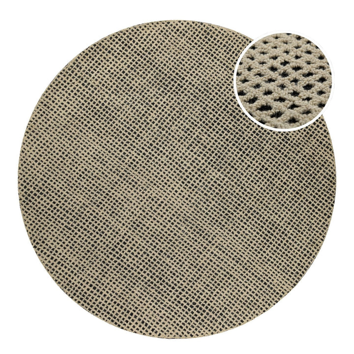 Rundes Produktbild von TWENTYNINE aus der Hamptons Kollektion mit fokussierter Vergrößerung feiner Materialdetails.