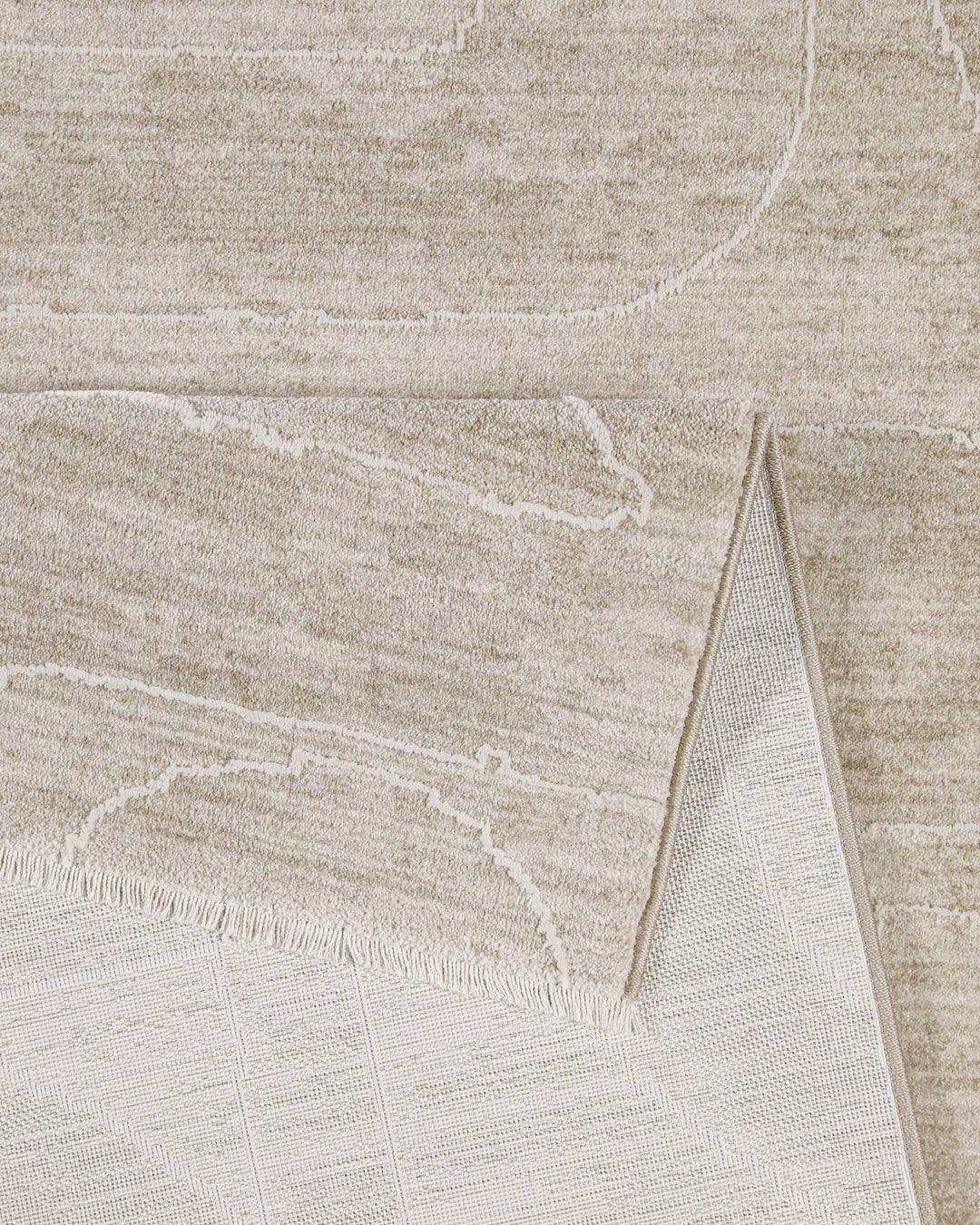Kurzflor Teppich Beatle-B in Beige Bunt Detailaufnahme der Teppichkante und hochwertigen Verarbeitung