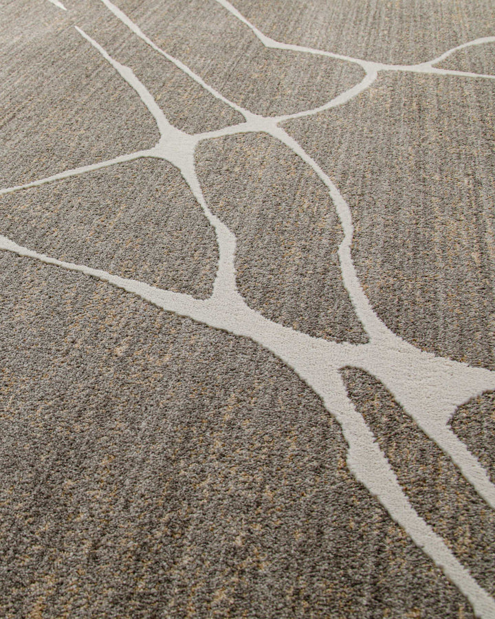 Kurzflor Teppich Elite in Beige Grau Detailaufnahme des modernen Linienmusters auf strukturierter Oberfläche