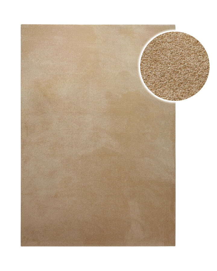 Kurzflor Teppich Freja Sand Beige, Draufsicht mit Detailausschnitt der feinen, gleichmäßigen Oberfläche