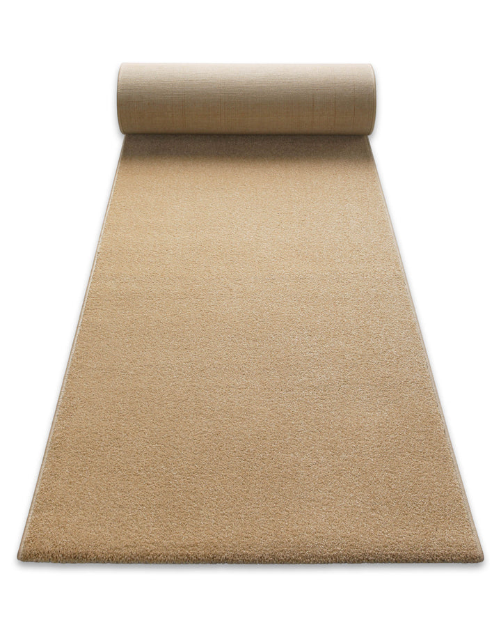 Kurzflor Teppich Freja Sand Beige Läufer ausgerollt, zeigt Länge und Einsatz im Flur