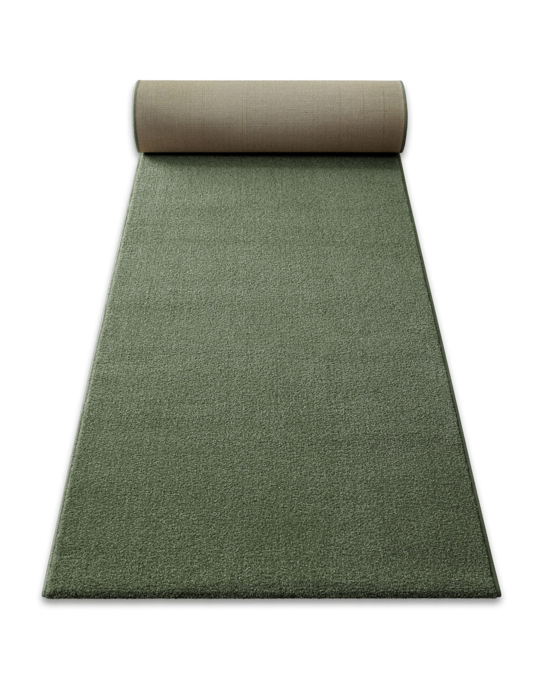 Kurzflor Teppich Läufer Vegas Grün aufgerollt, Seitenansicht zeigt Florhöhe, Kante und textile Rückseite