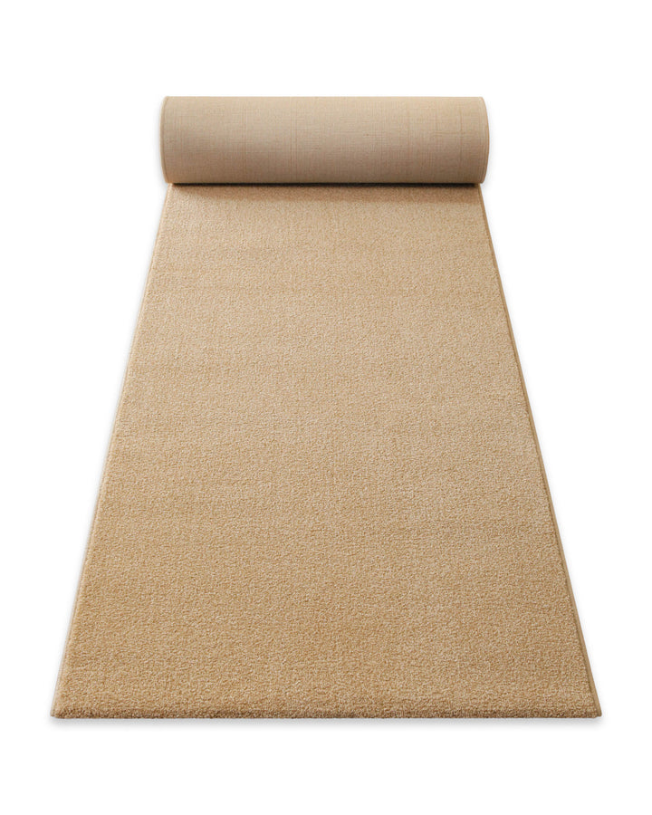Kurzflor Teppich Läufer Vegas Beige ausgerollt, zeigt Länge und gleichmäßige Struktur