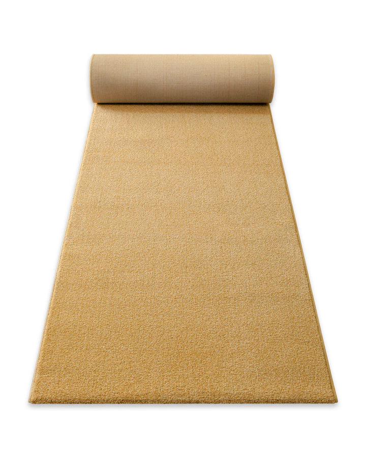 Kurzflor Teppich Läufer Vegas Ocker Gelb ausgerollt, zeigt Länge und gleichmäßige Florstruktur