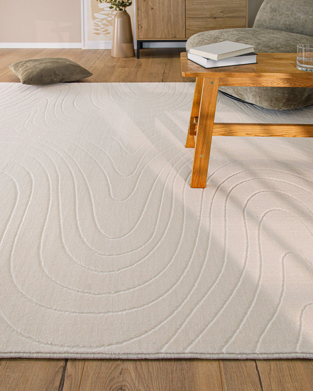 Kurzflor Teppich Nuuk Flow creme-weiß stilvoll unter Sessel