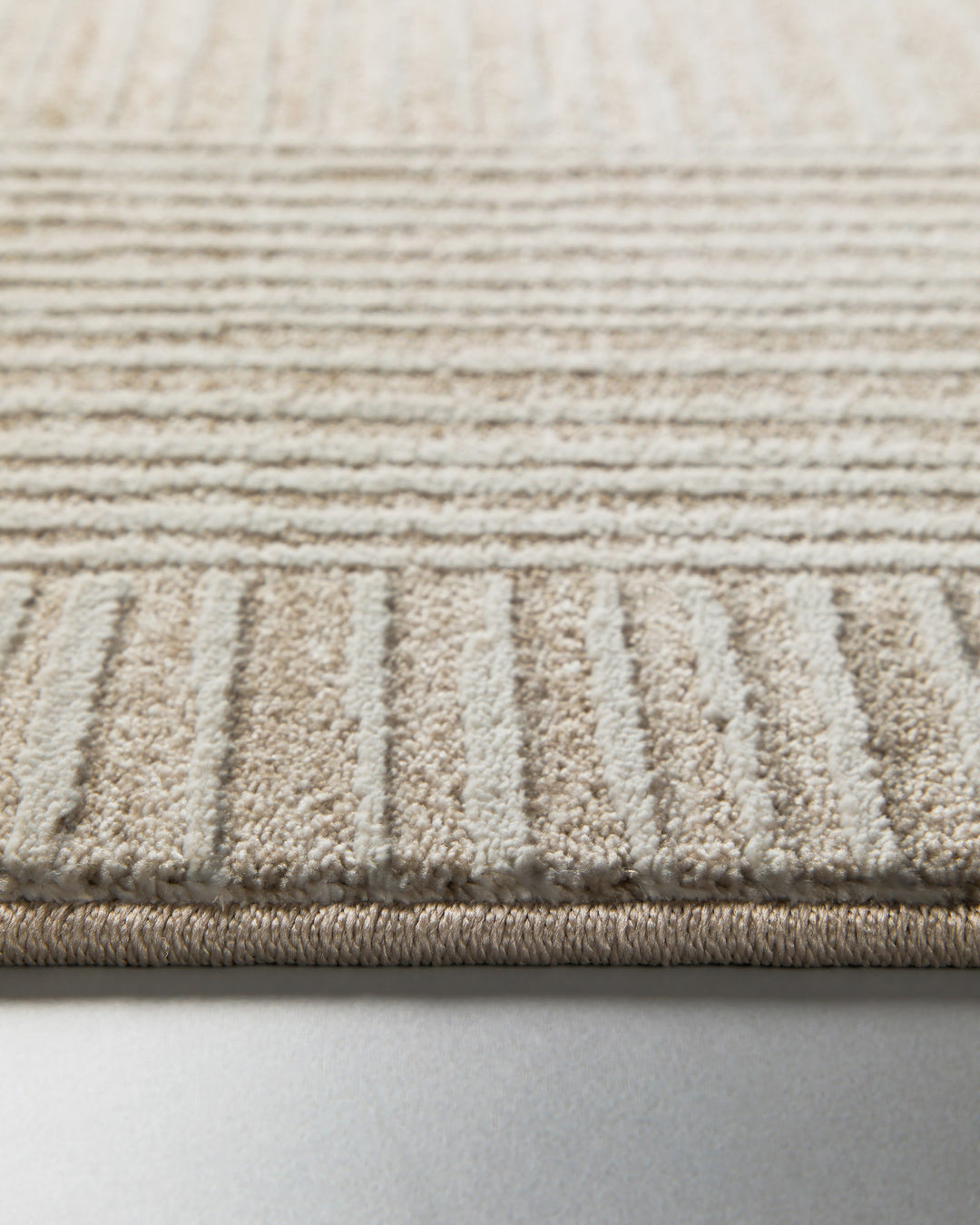 Kurzflor Teppich Raymond in Beige Bunt Nahaufnahme der weichen Oberflächenstruktur und Strukturdetails