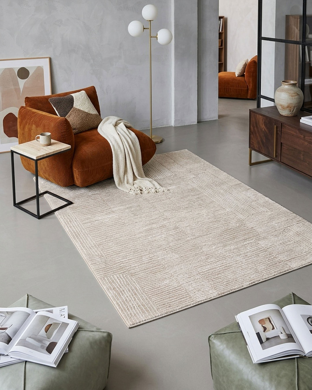 Kurzflor Teppich Raymond in Beige Bunt mit modernem geometrischem Muster im Wohnzimmer vor Sofa und Wohnmöbeln