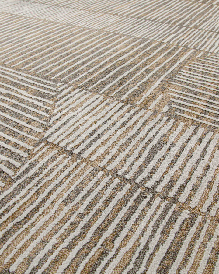 Kurzflor Teppich Raymond in Beige Grau Detailaufnahme des geometrischen Musters auf strukturierter Oberfläche