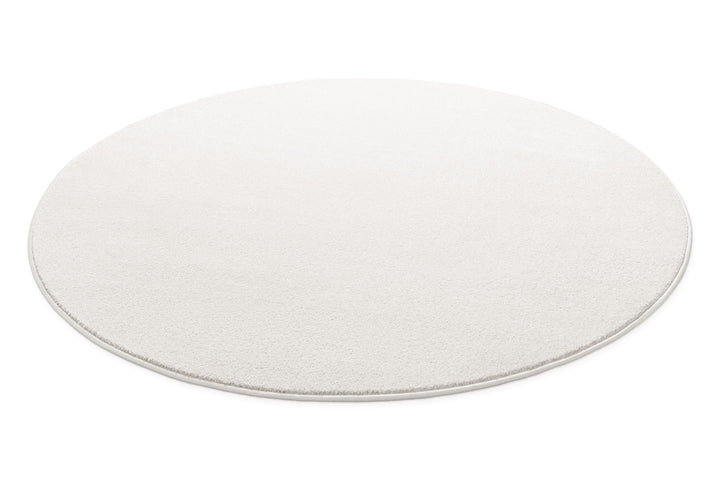 Kurzflor Teppich Freja Creme Weiß rund flach ausgelegt, zeigt Form und niedrige Florhöhe