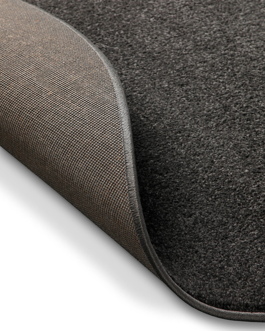 Szene mit „Landhaus“-Schriftzug, vermittelt eine schlichte und wohnliche Atmosphäre