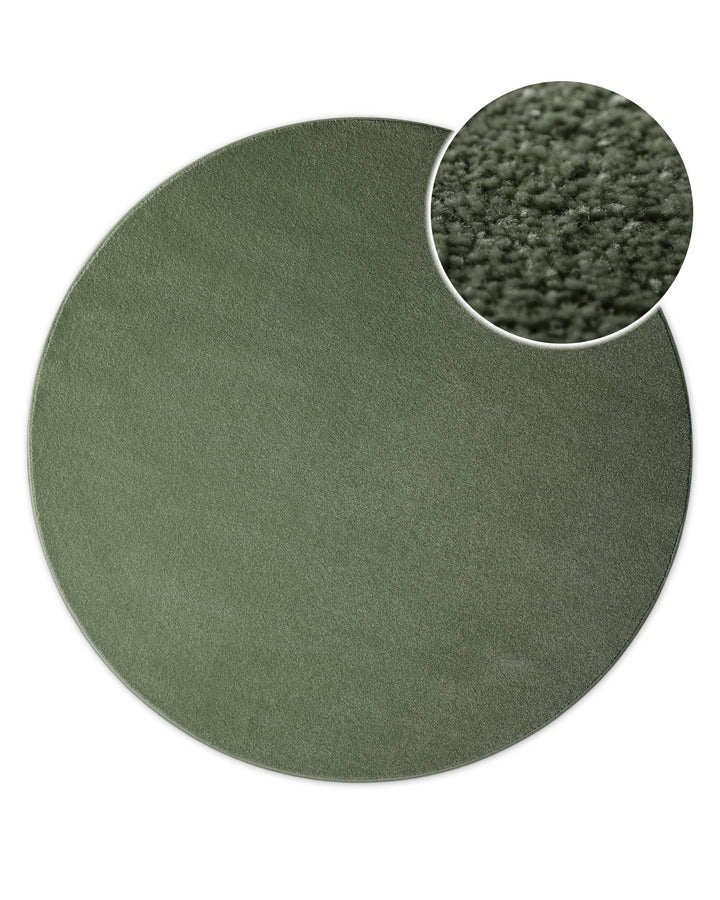 Kurzflor Teppich Vegas Grün rund, Draufsicht mit Detailausschnitt der dichten Florstruktur auf hellem Hintergrund