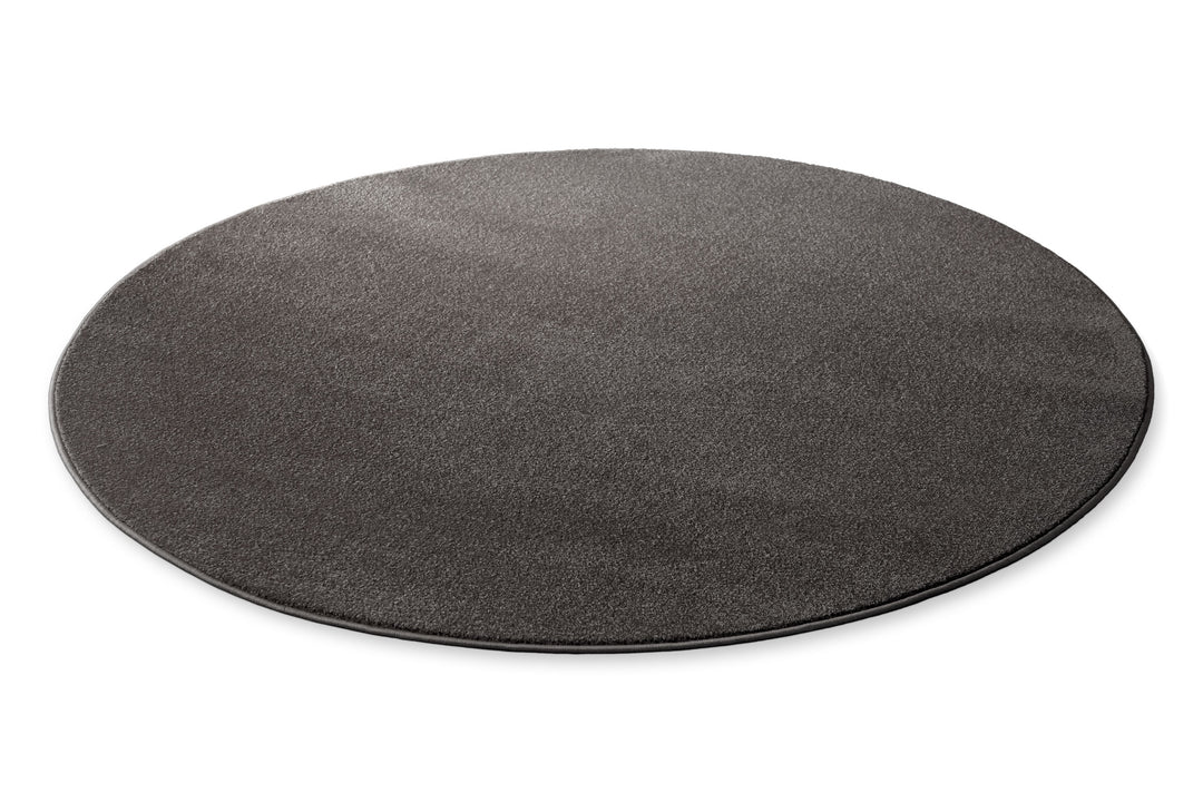 Kurzflor Teppich Vegas Anthrazit rund freigestellt, zeigt gleichmäßige runde Form und Struktur