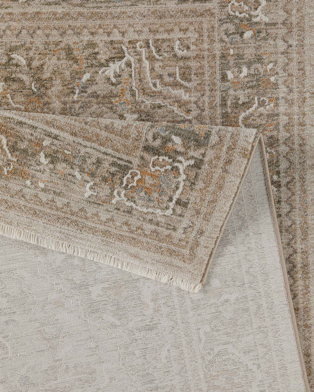 Kurzflor Teppich Soft Vintage in Sand Beige Detailaufnahme der Teppichkante und hochwertigen Verarbeitung