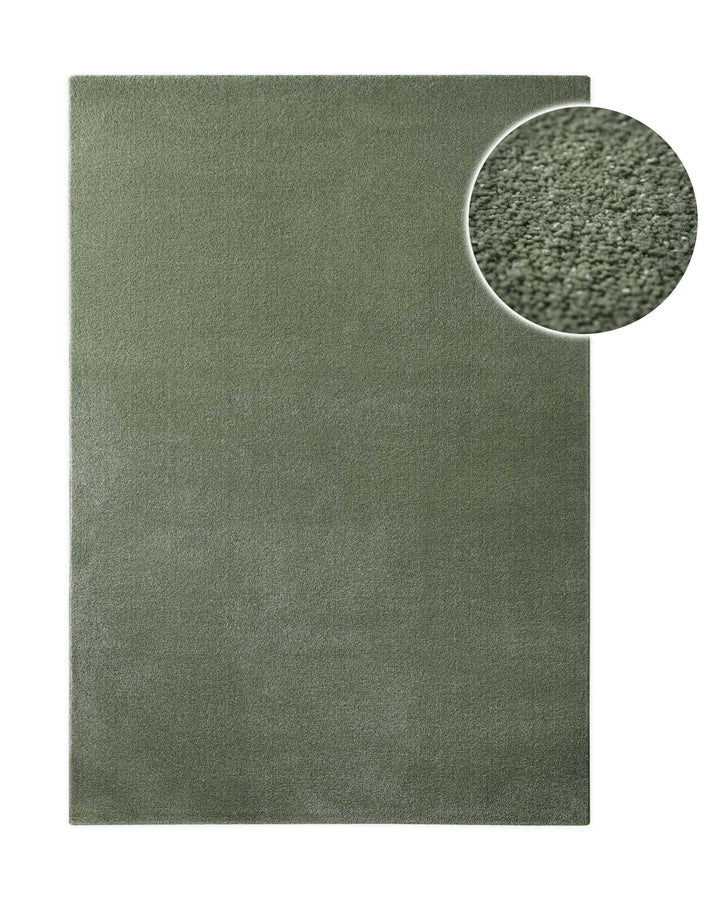 Kurzflor Teppich Vegas Grün rechteckig, Draufsicht mit Detailausschnitt der gleichmäßigen Florstruktur auf hellem Hintergrund