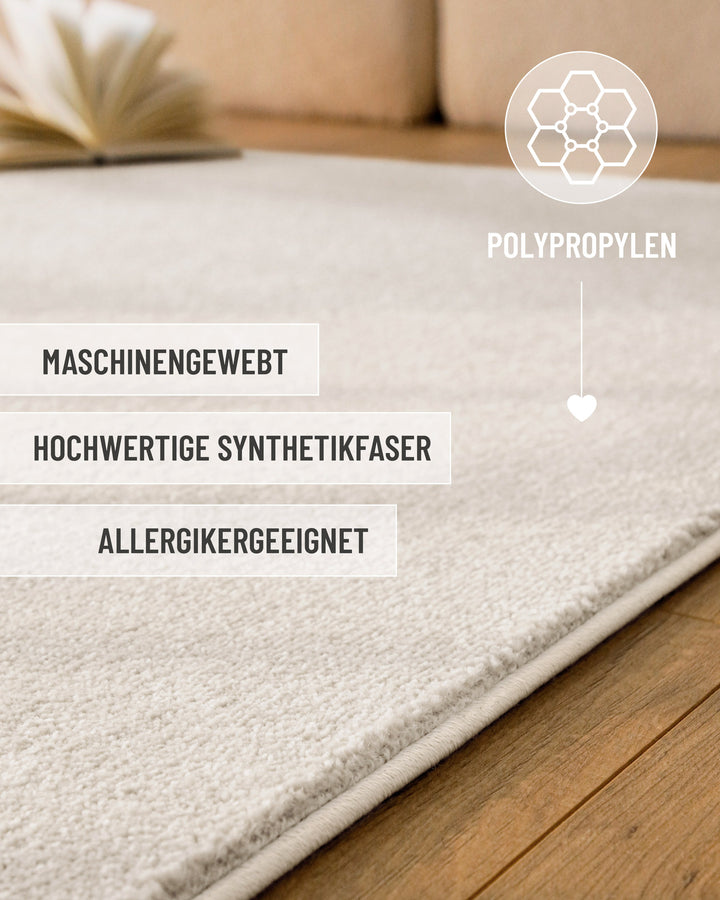 Kurzflor Teppich Vegas Creme Detailaufnahme mit Einblendung zu Material und Pflege, dichter Kurzflor sichtbar