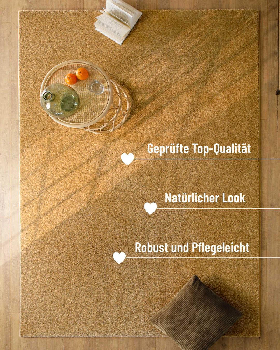 Kurzflor Teppich Vegas Ocker Gelb im Raum mit hervorgehobenen Eigenschaften wie robust und pflegeleicht