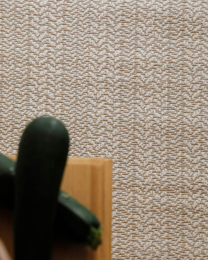 In-& Outdoor Teppich Layo beige rechteckig Detailansicht gezoomt