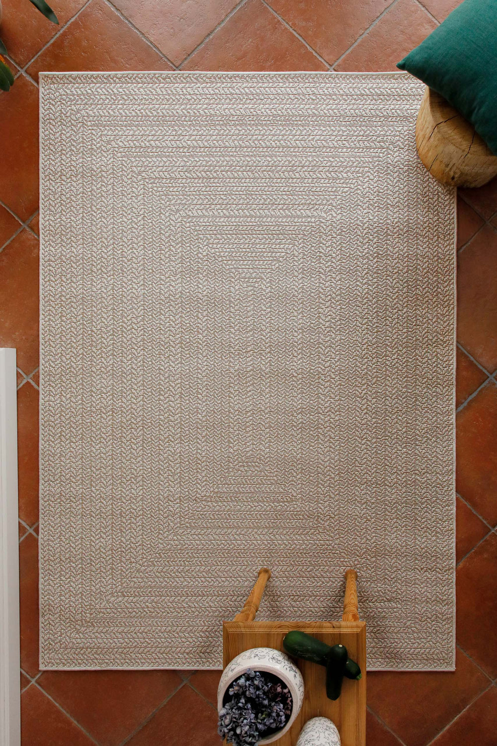 In-& Outdoor Teppich Layo beige Draufsicht im Raum rechteckig