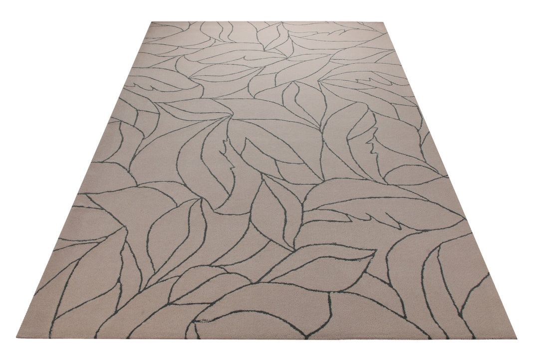 Blätter in Taupe - Handtuft Wolle 160 x 230 cm – Teppich im Raum platziert