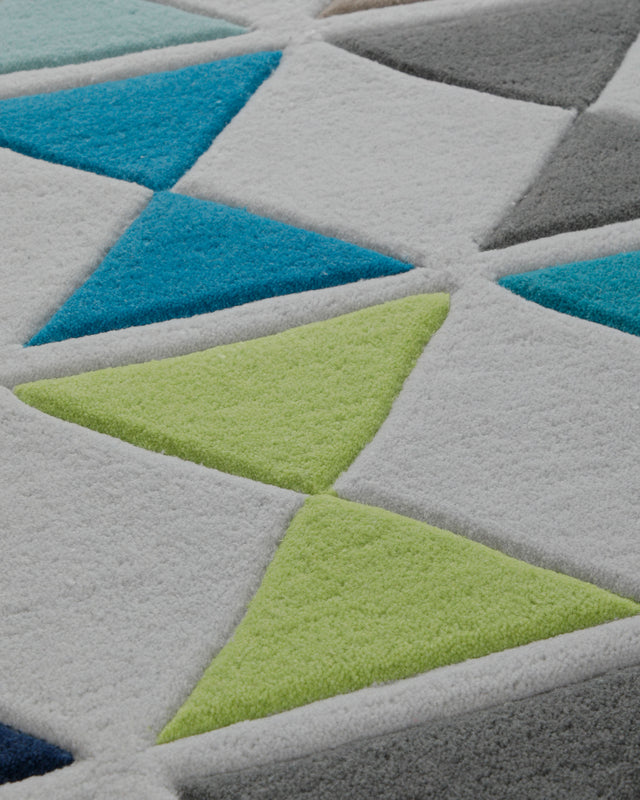 Dreiecke in Grün und Petrol - Handtuft auf Weißgrau  160 x 230 cm – Detailaufnahme der Textur