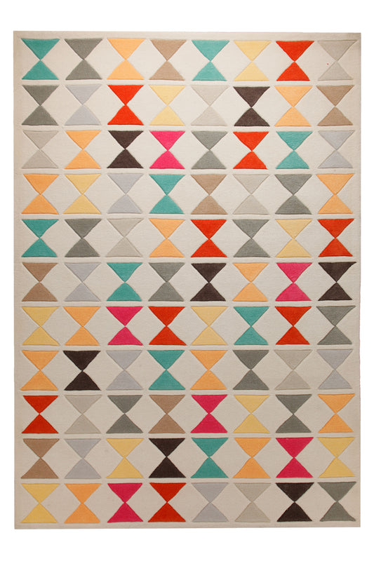 Dreiecke in Türkis und Orange - Handtuft auf Wollweiß 160 x 230 cm – Produktfoto freigestellt