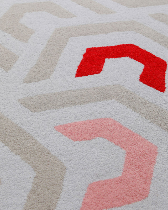 Labyrinth in Sand mit Rot - Hoch-Tief-Handtuft 160 x 230 cm – Detailaufnahme der Textur