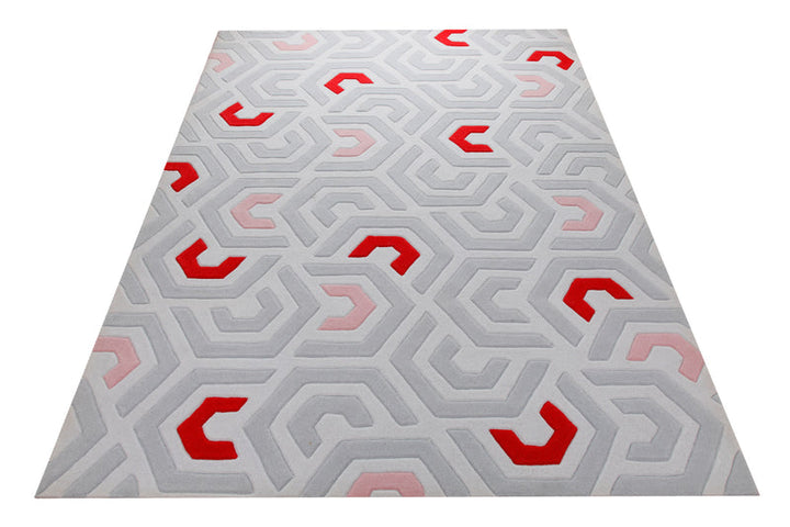 Labyrinth in Sand mit Rot - Hoch-Tief-Handtuft 160 x 230 cm – Hoch-Tief-Variante im Raum platziert