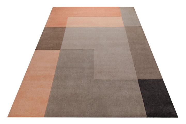 Terracotta trifft Stein - Colourblock-Handtuft 160 x 230 cm – Teppich im Raum platziert