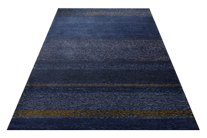 Nachtblau mit Gelbakzent - Handtuft 160 x 230 cm – Teppich im Raum platziert