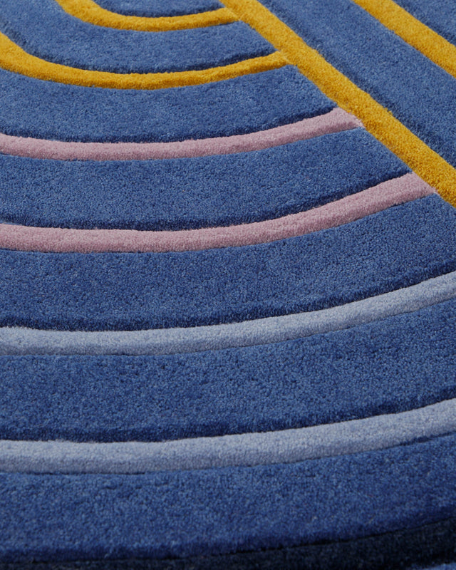 Retro-Kurve in Nachtblau - Handtuft 160 x 230 cm – Detailaufnahme der Textur