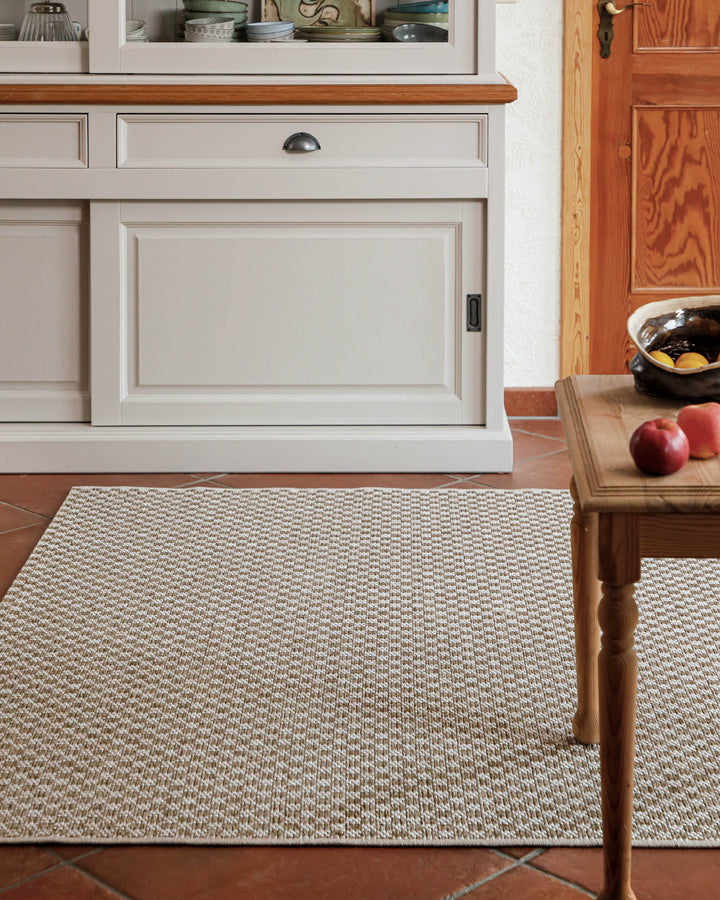 In-& Outdoor Teppich Miami South Beach creme weiß rechteckig im Raum mit Schrank