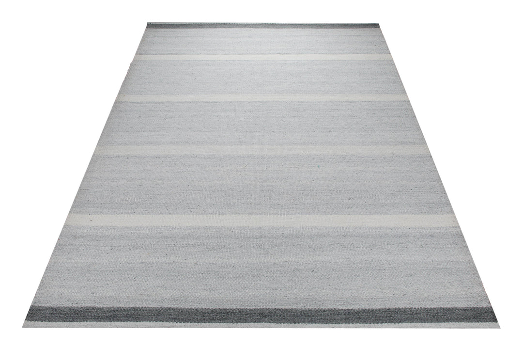 Handwebteppich Polypropylen outdoor Streifen rosé grau 160x230 cm – dekorativ im Raum inszeniert